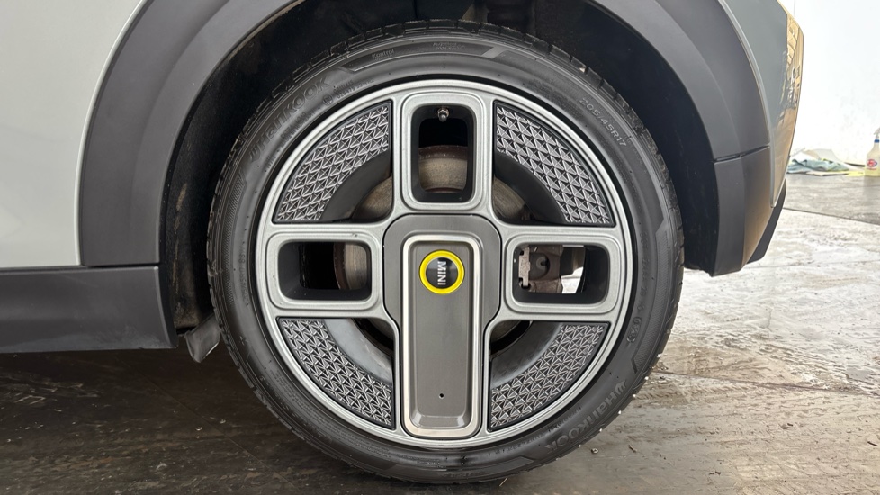 MINI HATCHBACK Image 18