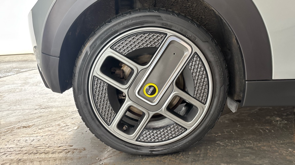 MINI HATCHBACK Image 19