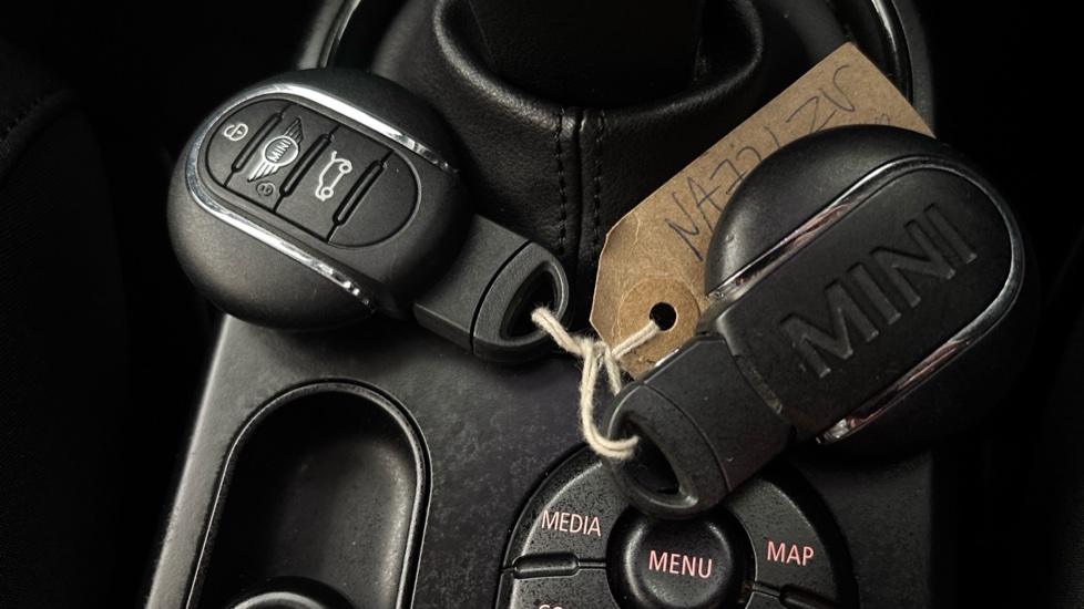 MINI HATCHBACK 2 keys