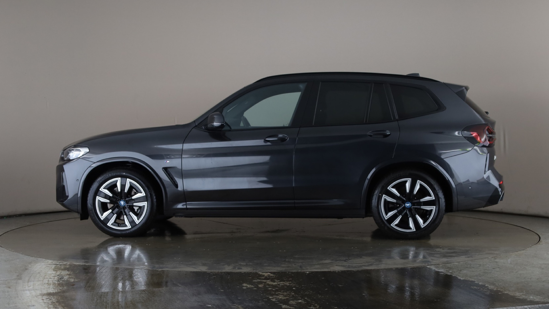 4020860 210kW M Sport 80kWh 5dr Auto