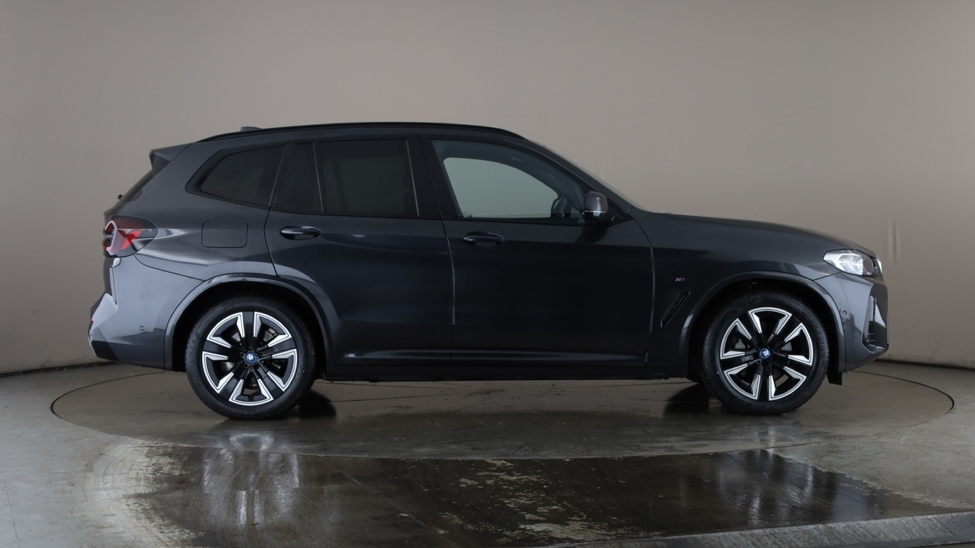 4020860 210kW M Sport 80kWh 5dr Auto