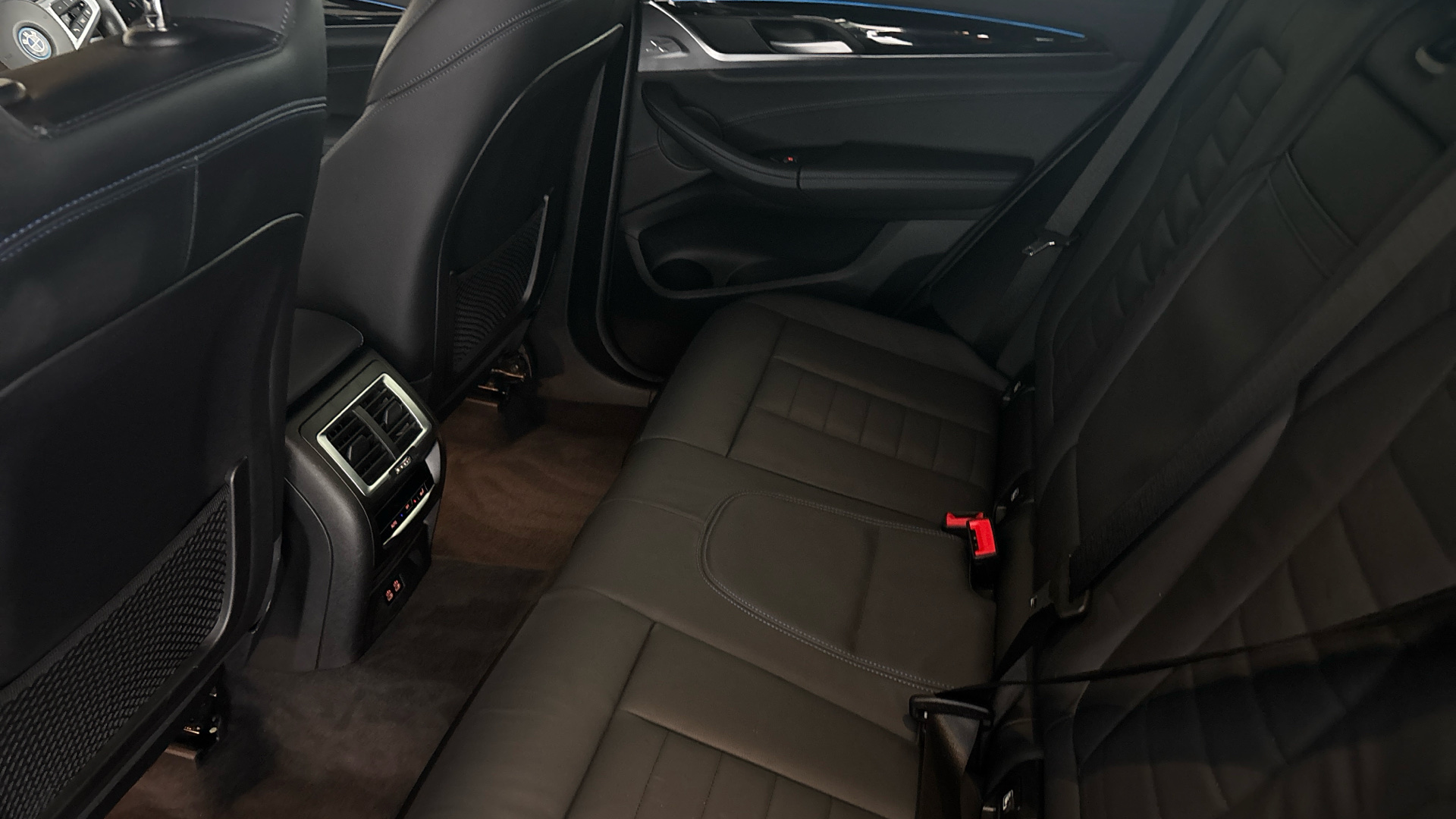 4020860 210kW M Sport 80kWh 5dr Auto