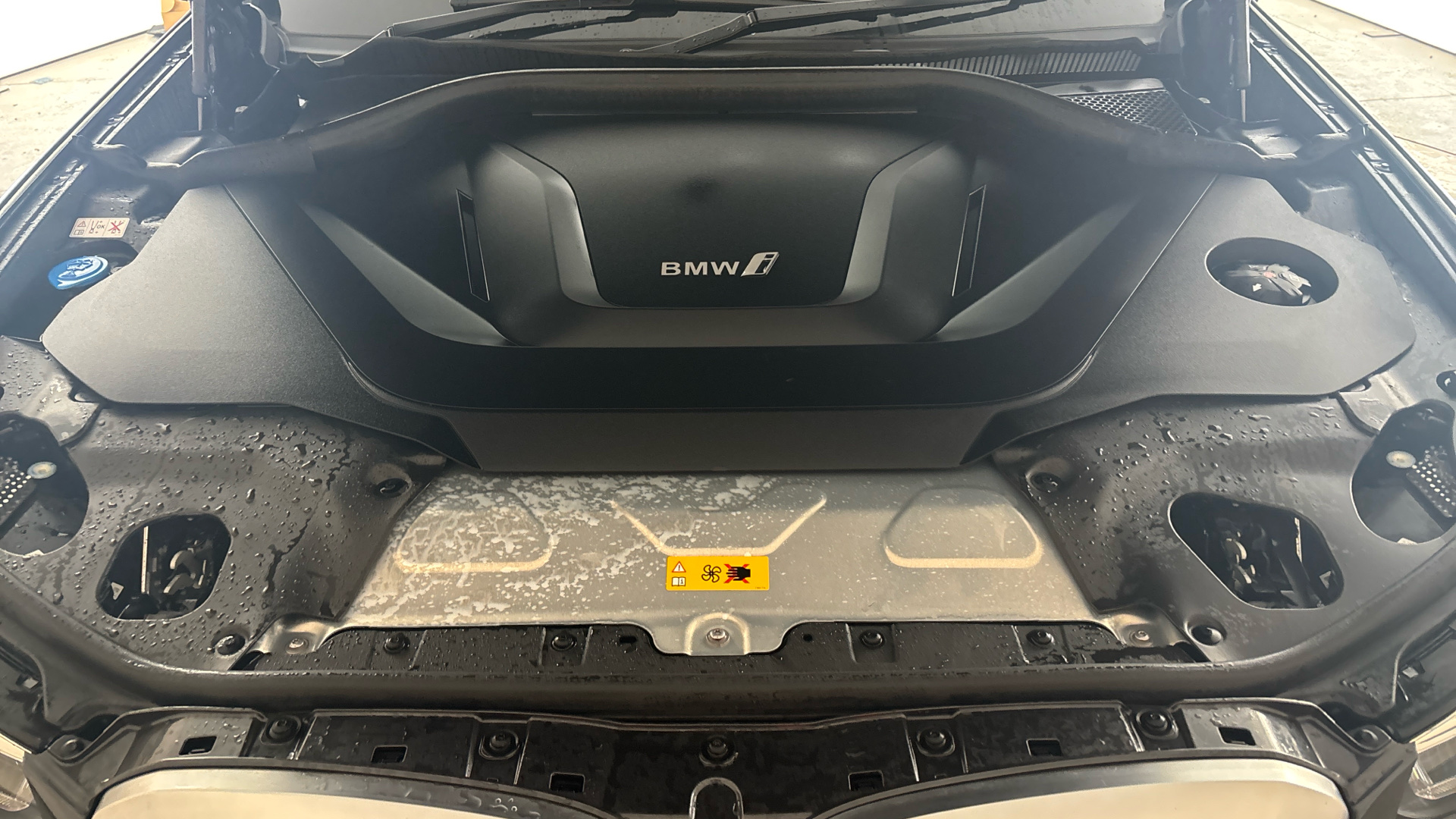 4020860 210kW M Sport 80kWh 5dr Auto