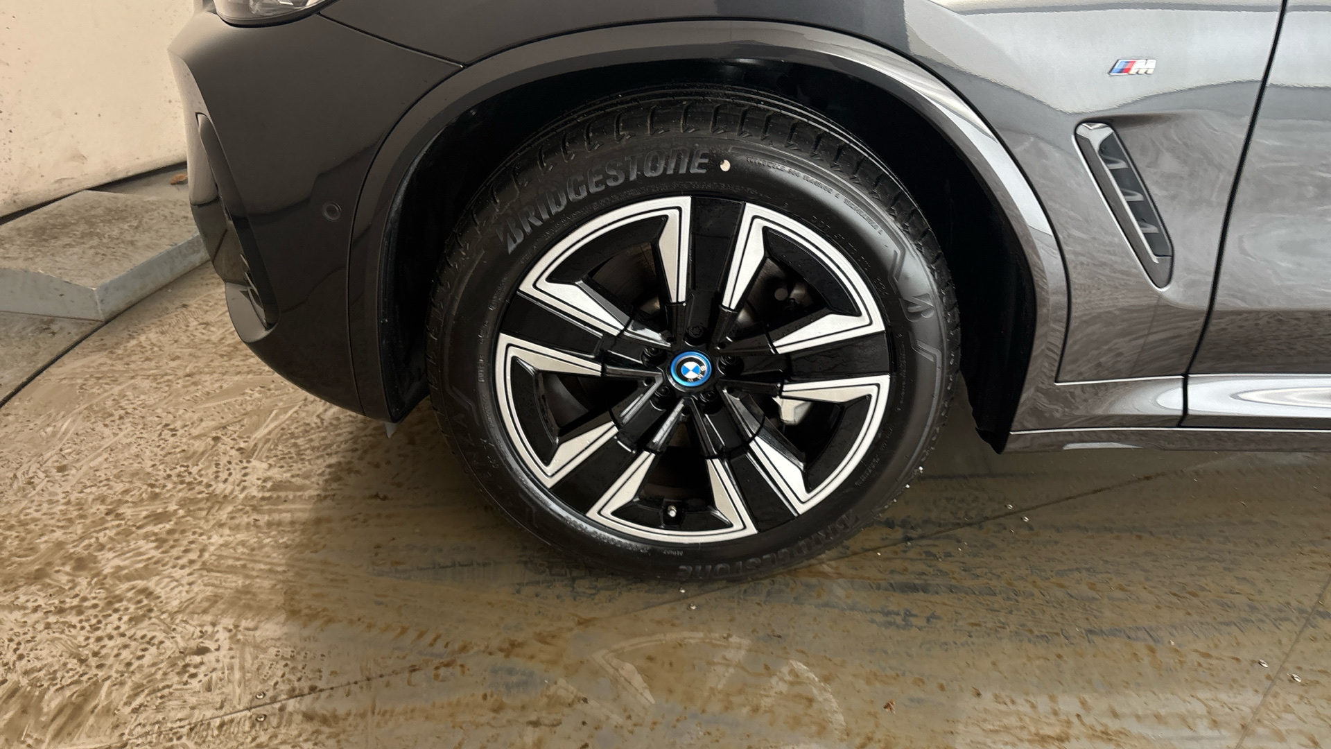 4020860 210kW M Sport 80kWh 5dr Auto