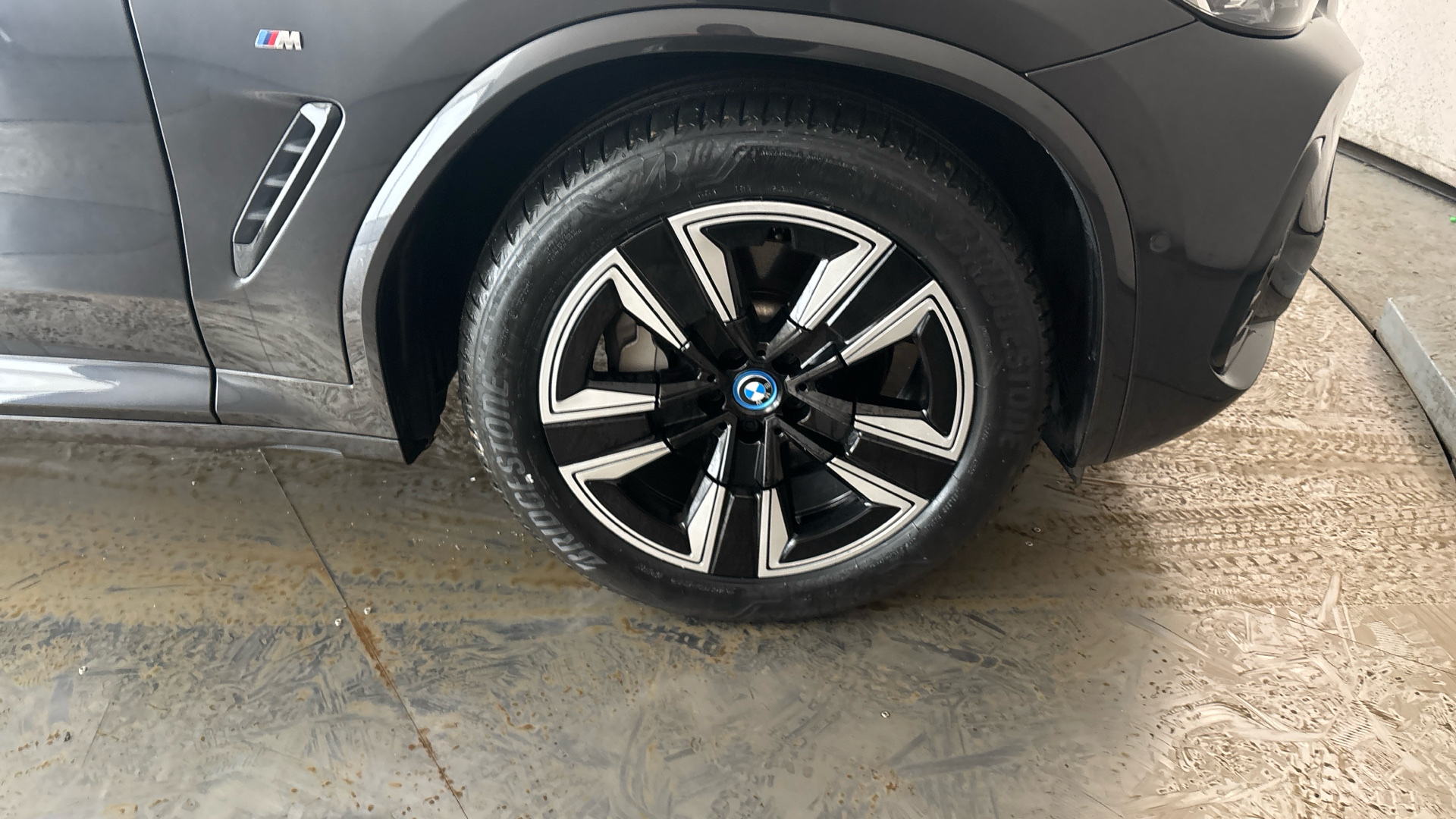 4020860 210kW M Sport 80kWh 5dr Auto