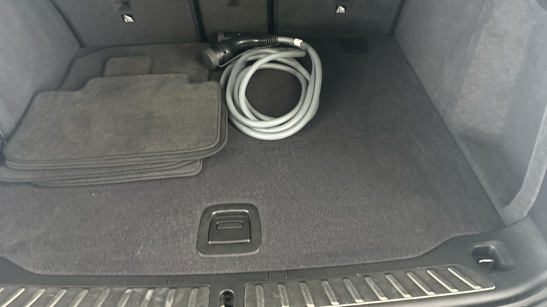 4020860 210kW M Sport 80kWh 5dr Auto