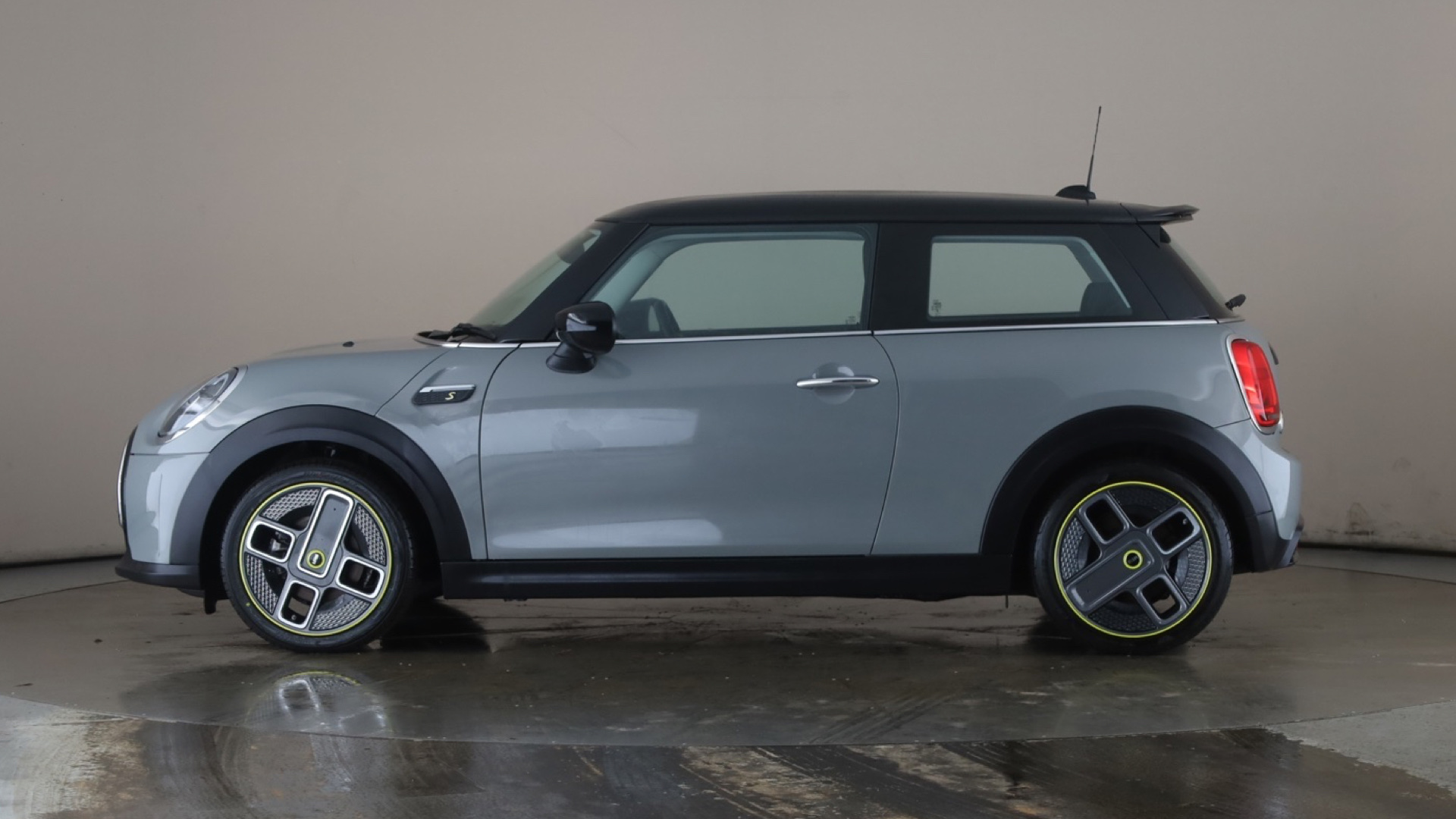4060452 135kW Cooper S Level 1 33kWh 3dr Auto