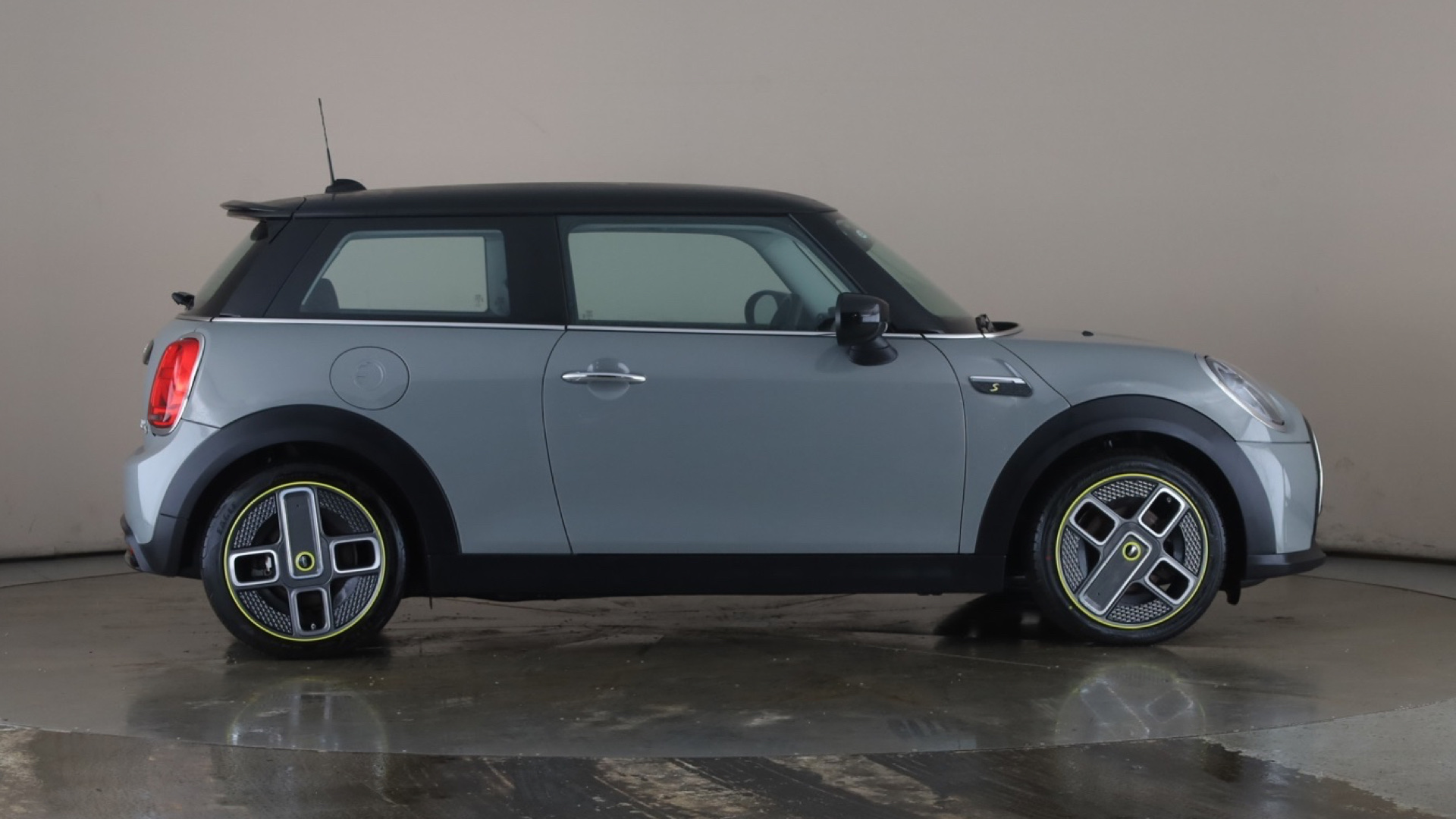 4060452 135kW Cooper S Level 1 33kWh 3dr Auto