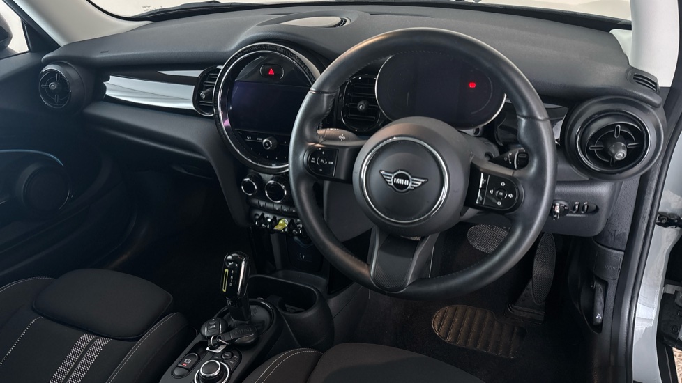 MINI HATCHBACK Image 9