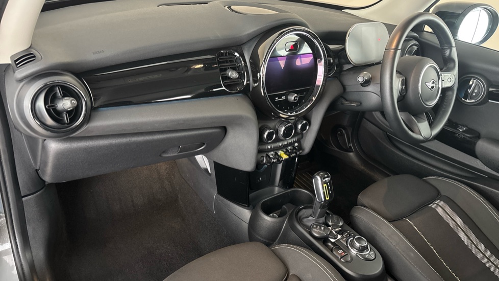 MINI HATCHBACK Image 10