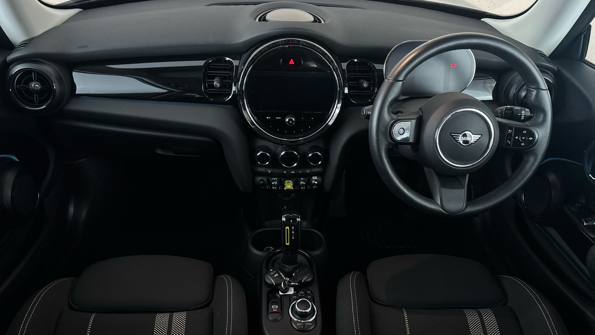 4060452 135kW Cooper S Level 1 33kWh 3dr Auto