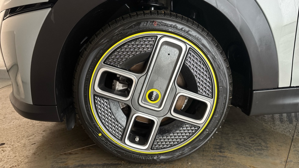 MINI HATCHBACK Image 17