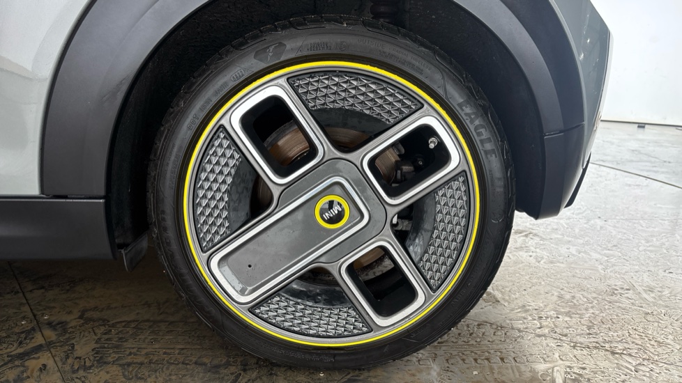 MINI HATCHBACK Image 18