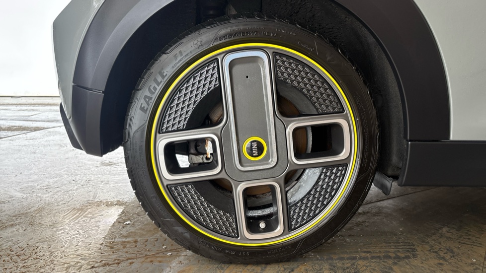 MINI HATCHBACK Image 19