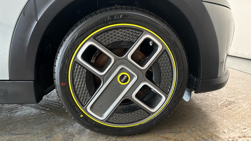 MINI HATCHBACK Image 20