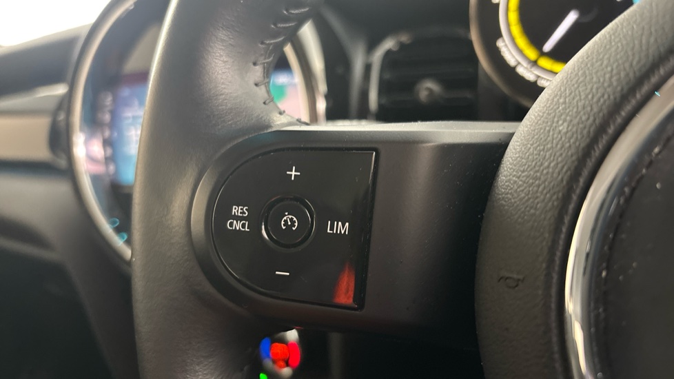 MINI HATCHBACK Cruise control