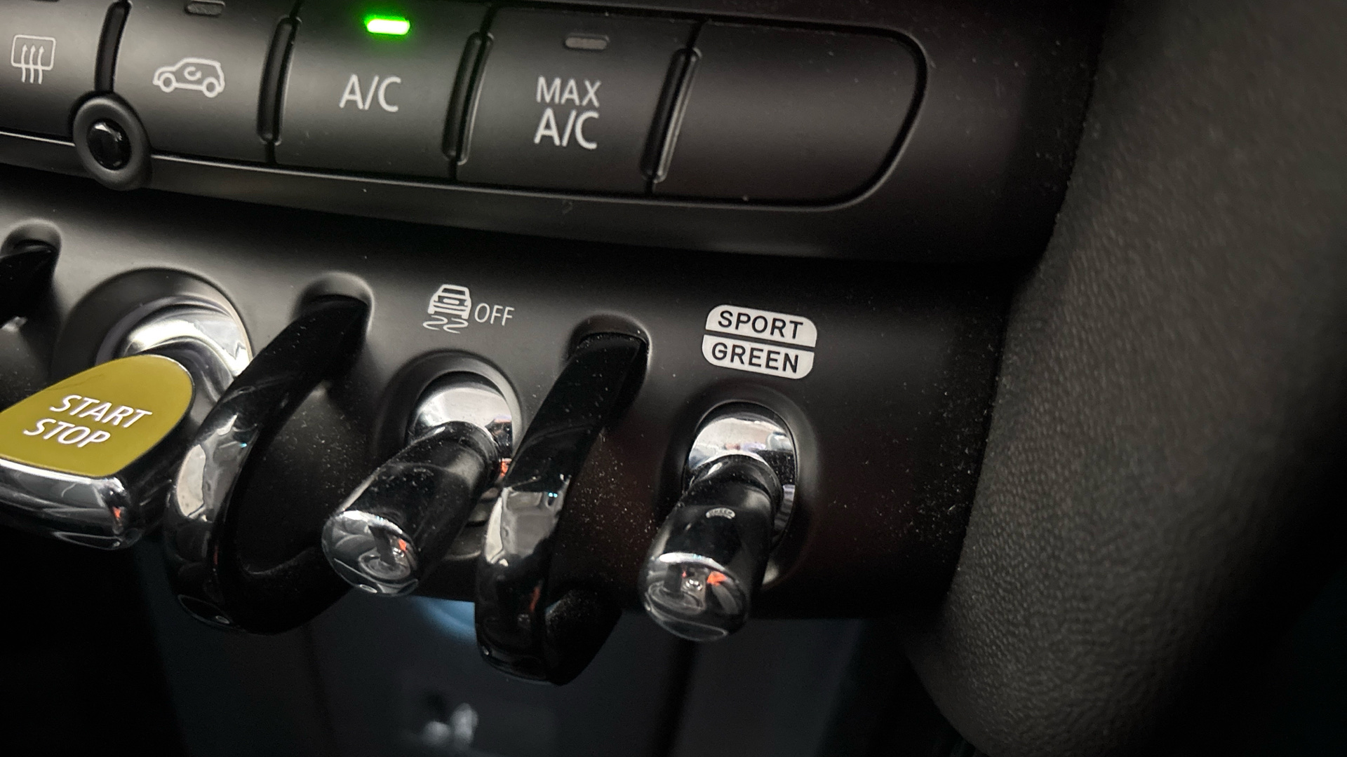 4060452 135kW Cooper S Level 1 33kWh 3dr Auto