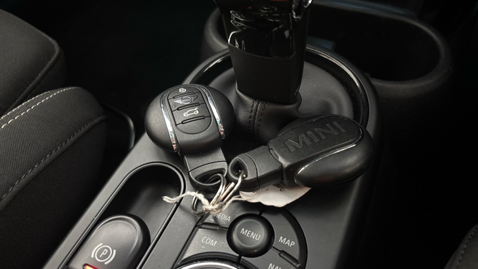 MINI HATCHBACK 2 keys available