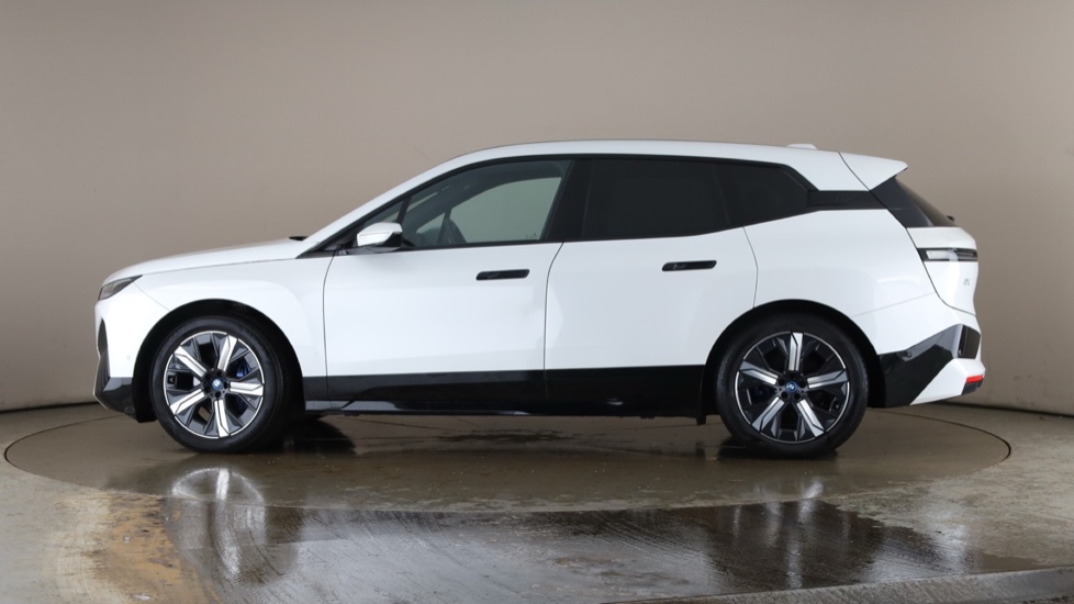 BMW iX Image 2