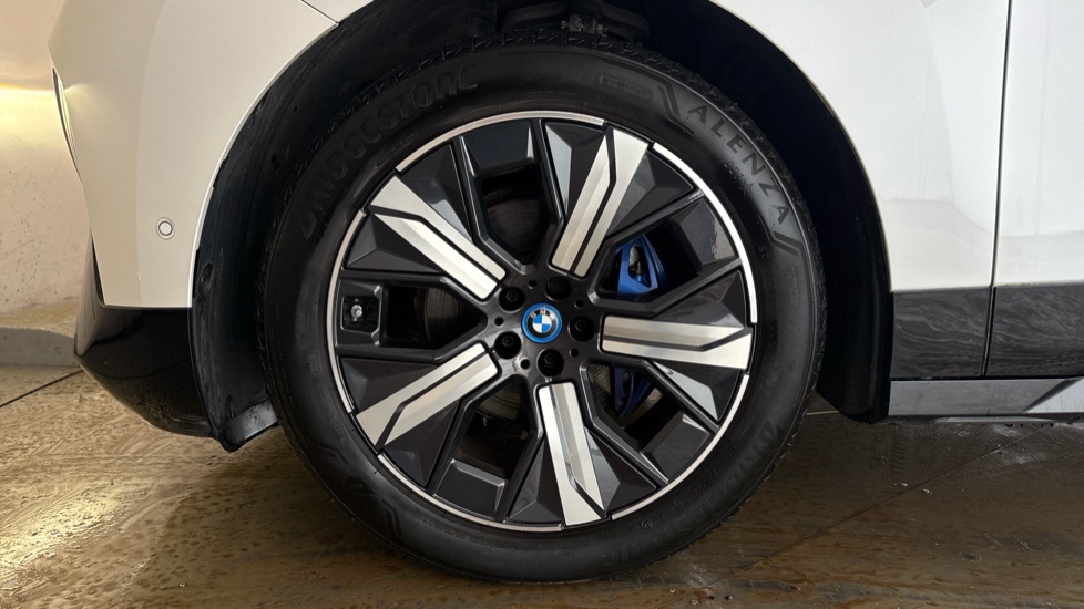 BMW iX Image 17