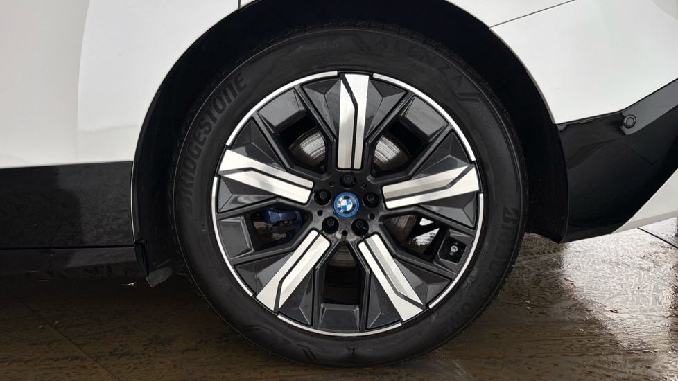 BMW iX Image 18