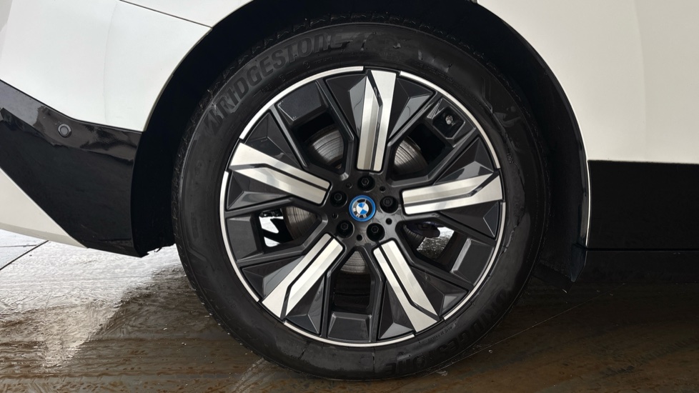 BMW iX Image 19