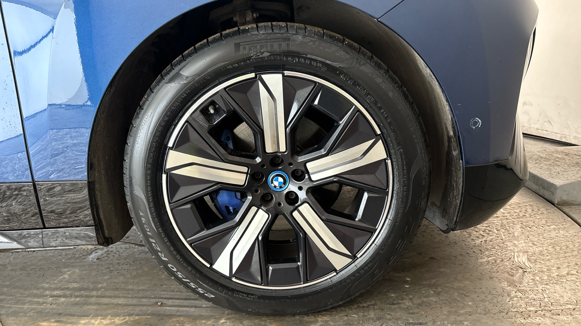 4027664 240kW xDrive40 M Sport 76.6kWh 5dr Auto