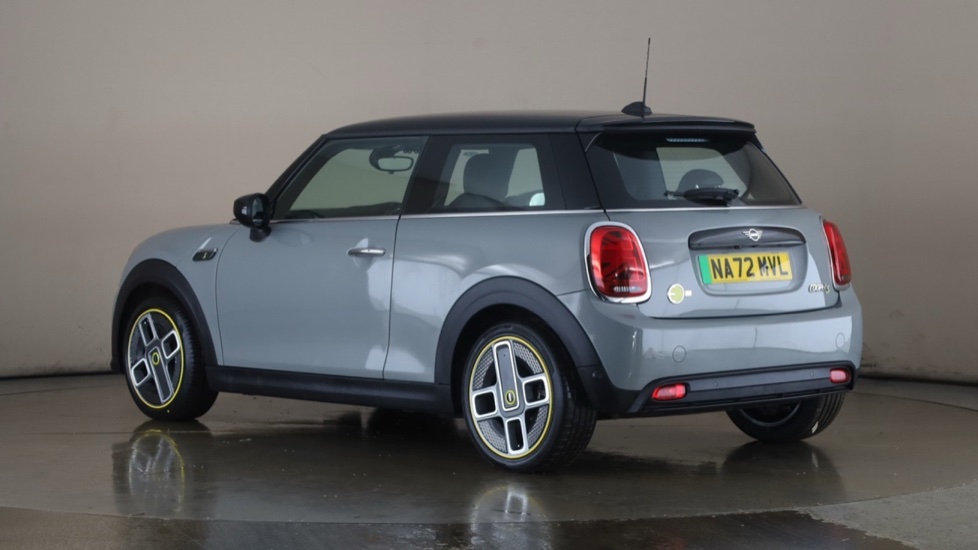 MINI HATCHBACK Image 3