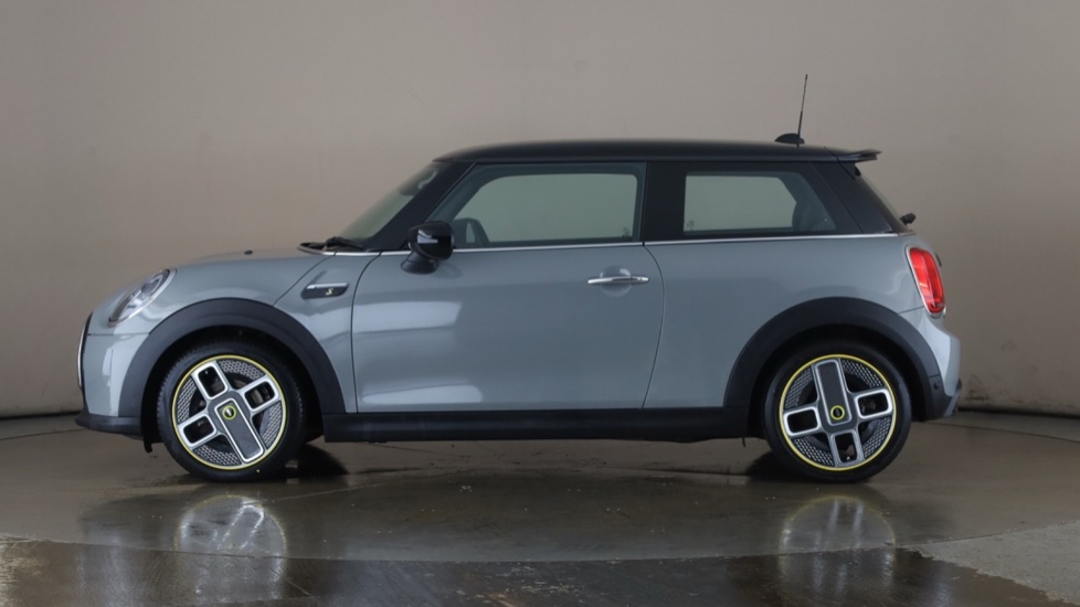 MINI HATCHBACK Image 2