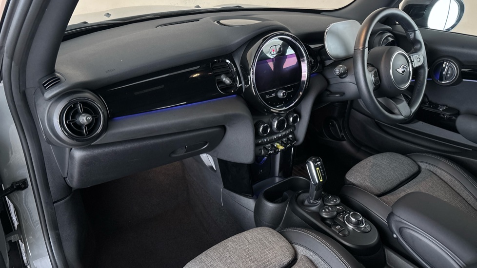 MINI HATCHBACK Image 10