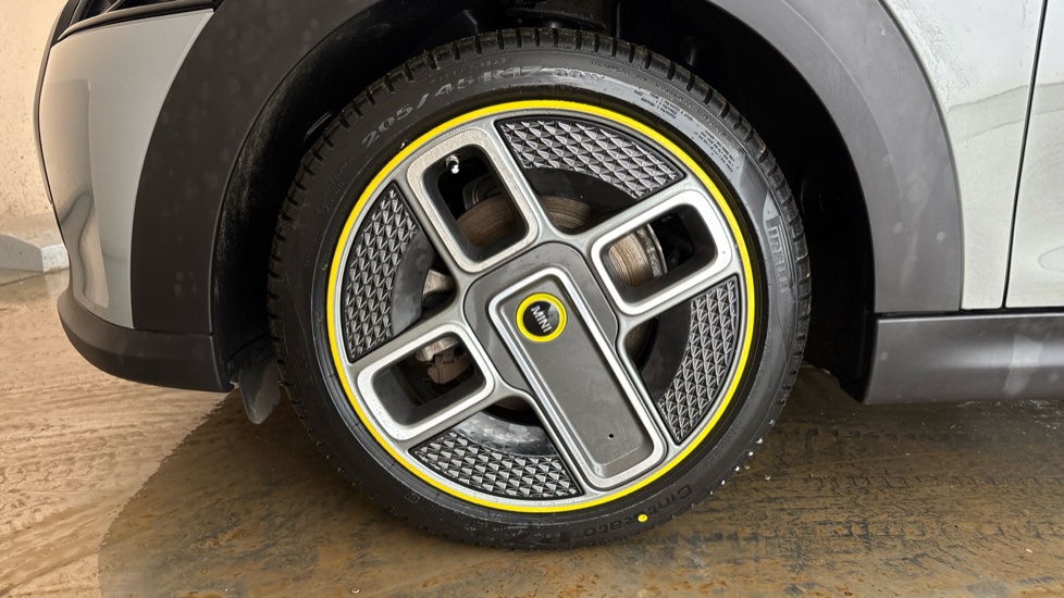 MINI HATCHBACK Image 17