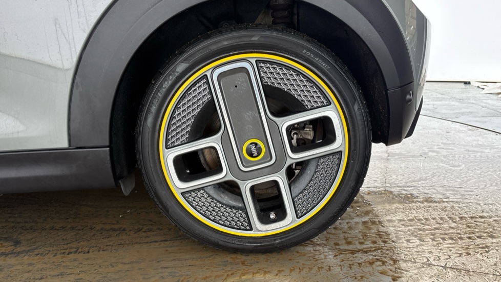 MINI HATCHBACK Image 18