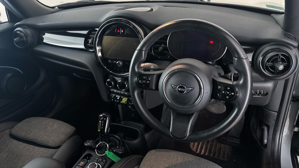 MINI HATCHBACK Image 9