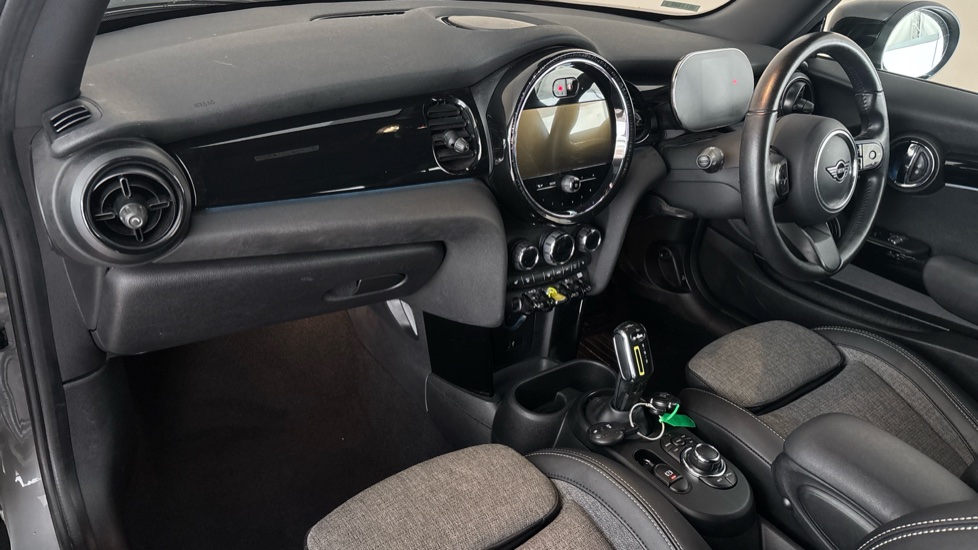 MINI HATCHBACK Image 10