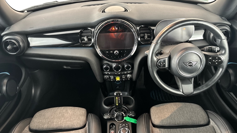 MINI HATCHBACK Image 11