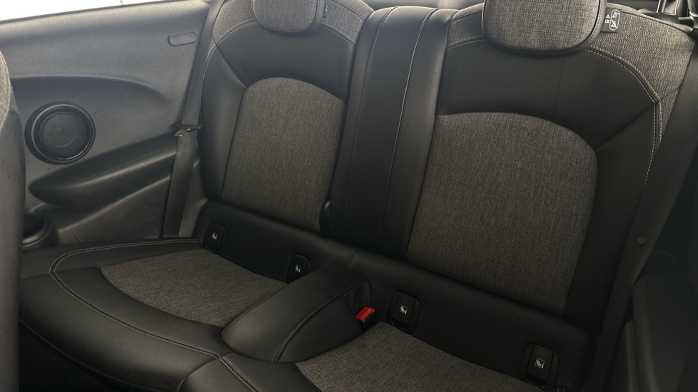 MINI HATCHBACK Image 14