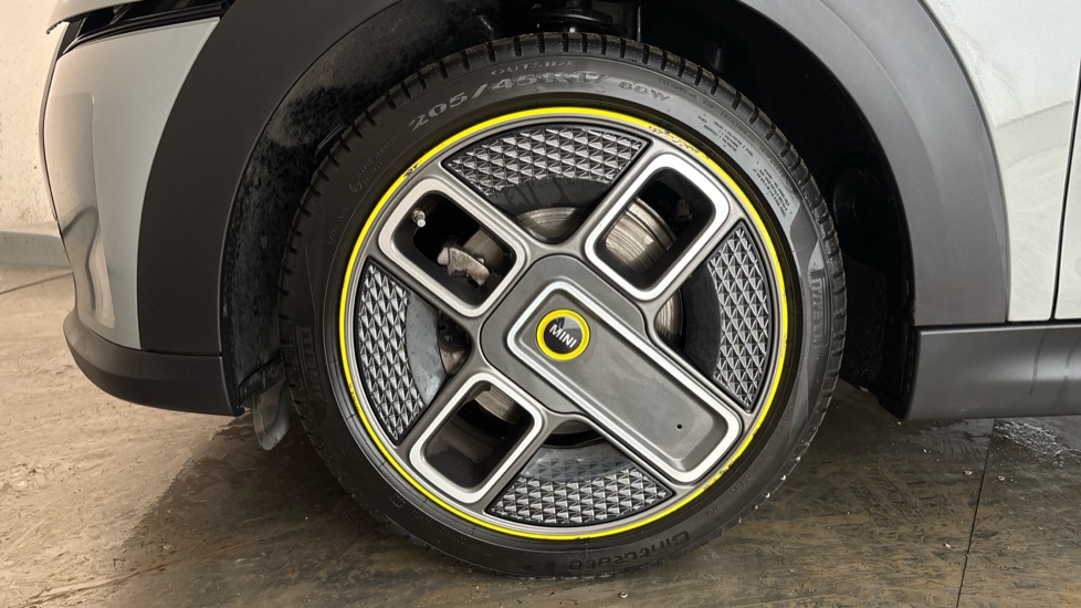 MINI HATCHBACK Image 17