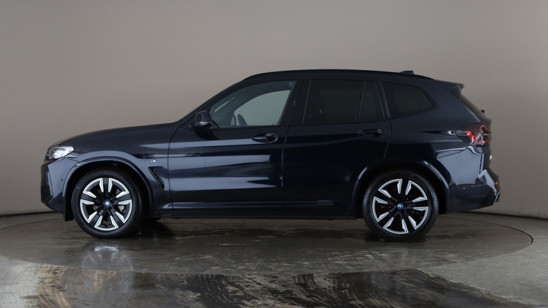 4020805 210kW M Sport 80kWh 5dr Auto