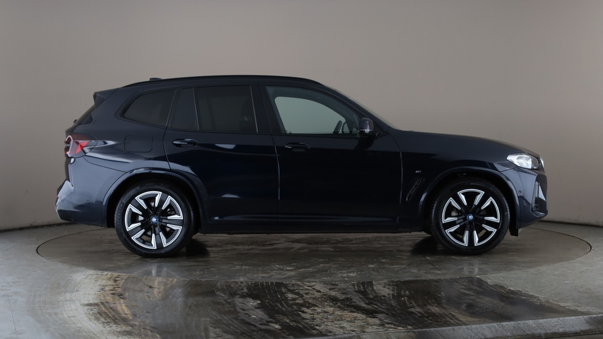 4020805 210kW M Sport 80kWh 5dr Auto