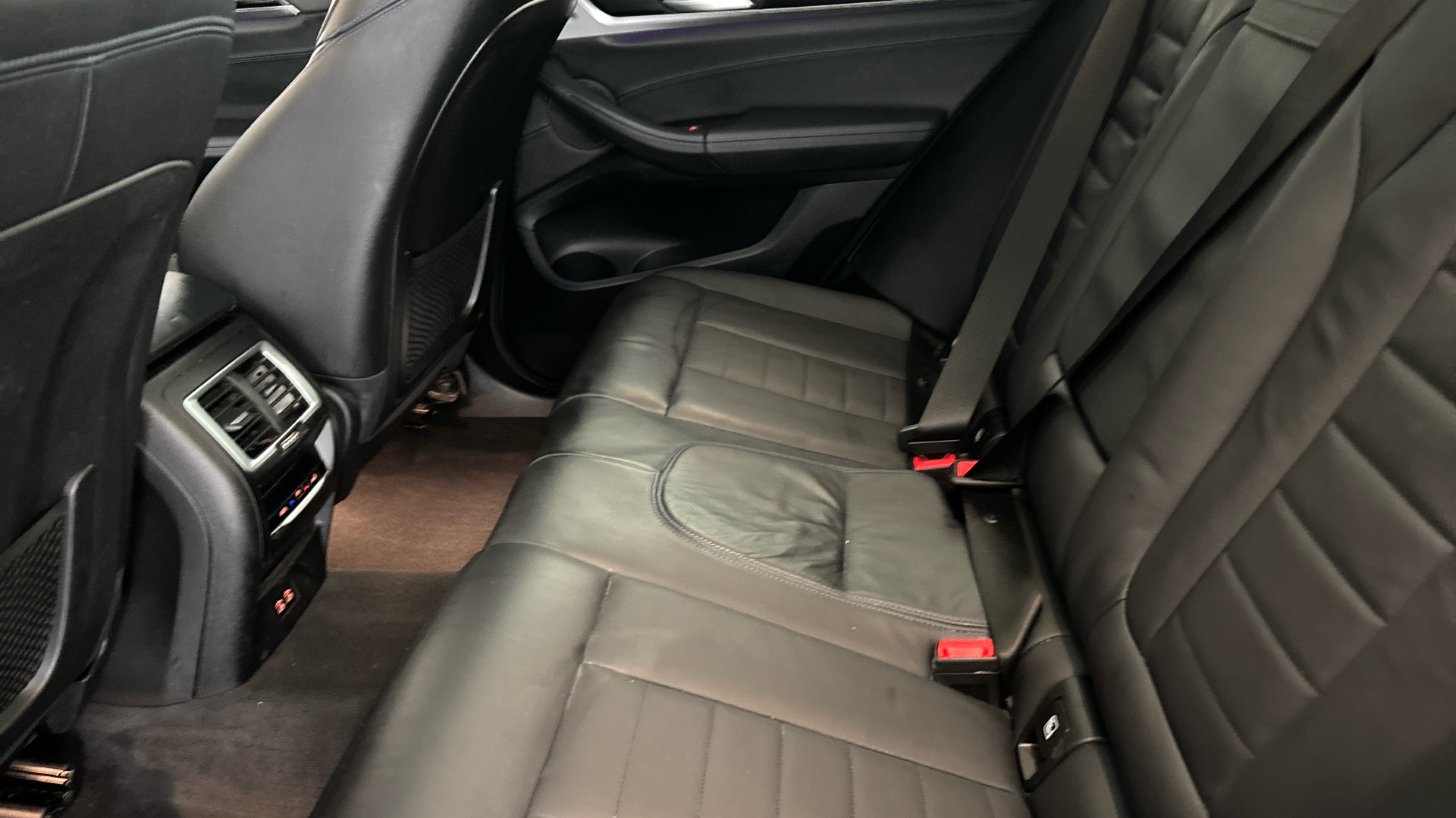 4020805 210kW M Sport 80kWh 5dr Auto