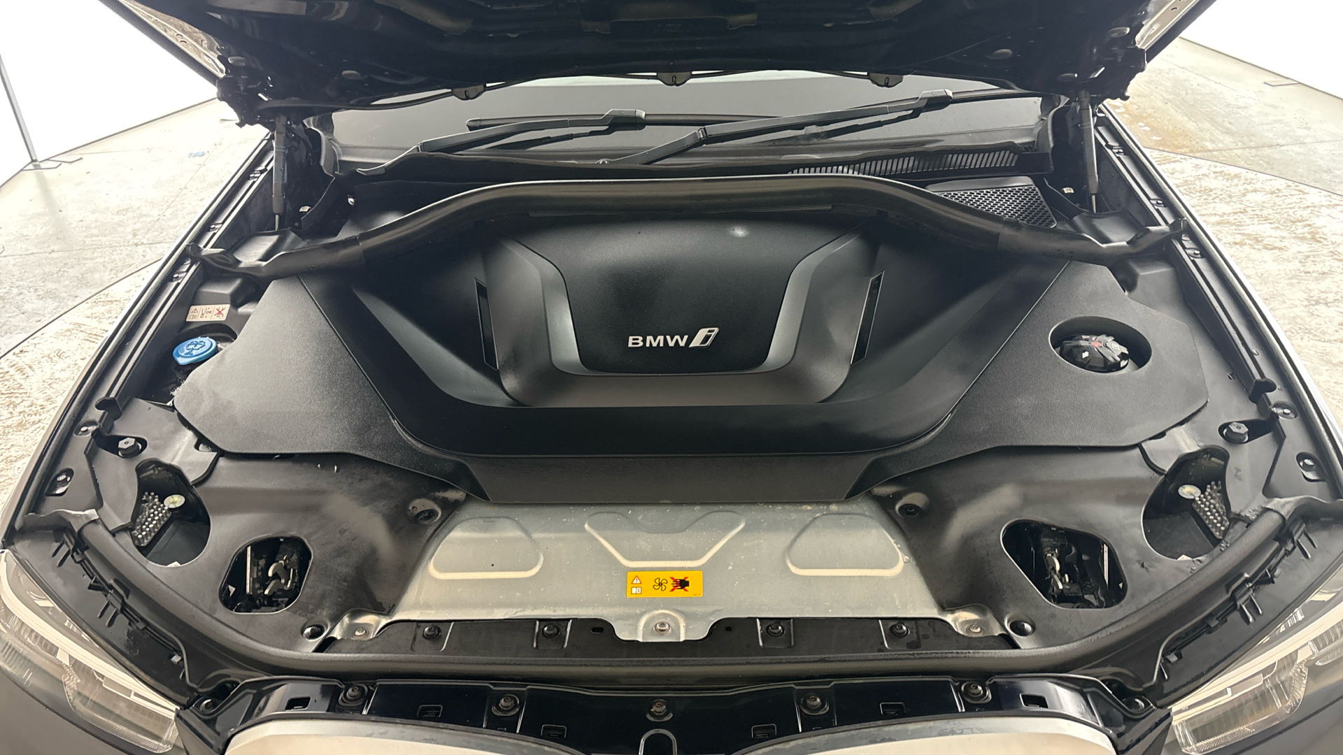 4020805 210kW M Sport 80kWh 5dr Auto