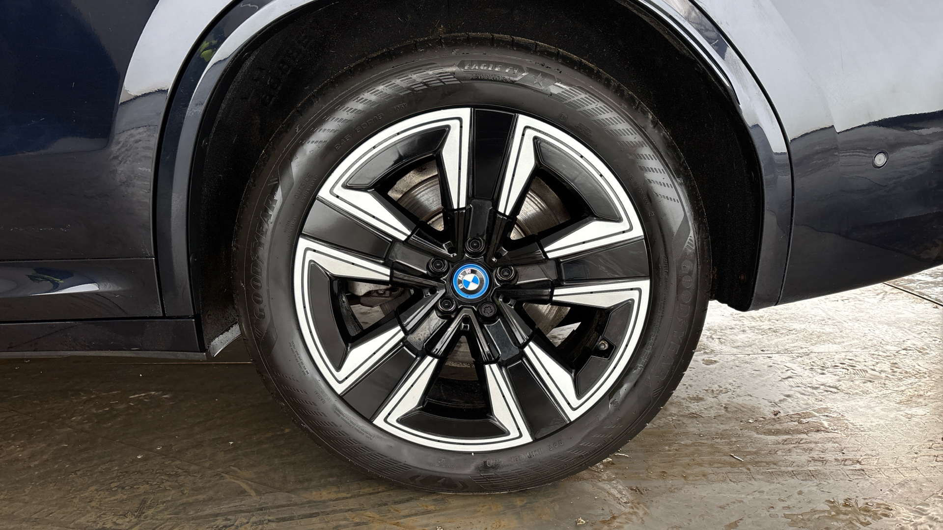 4020805 210kW M Sport 80kWh 5dr Auto