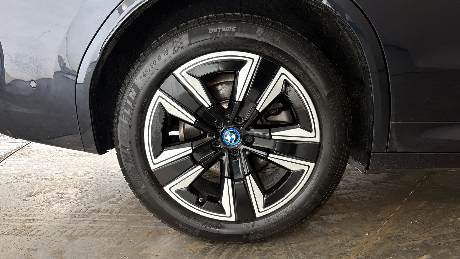 4020805 210kW M Sport 80kWh 5dr Auto