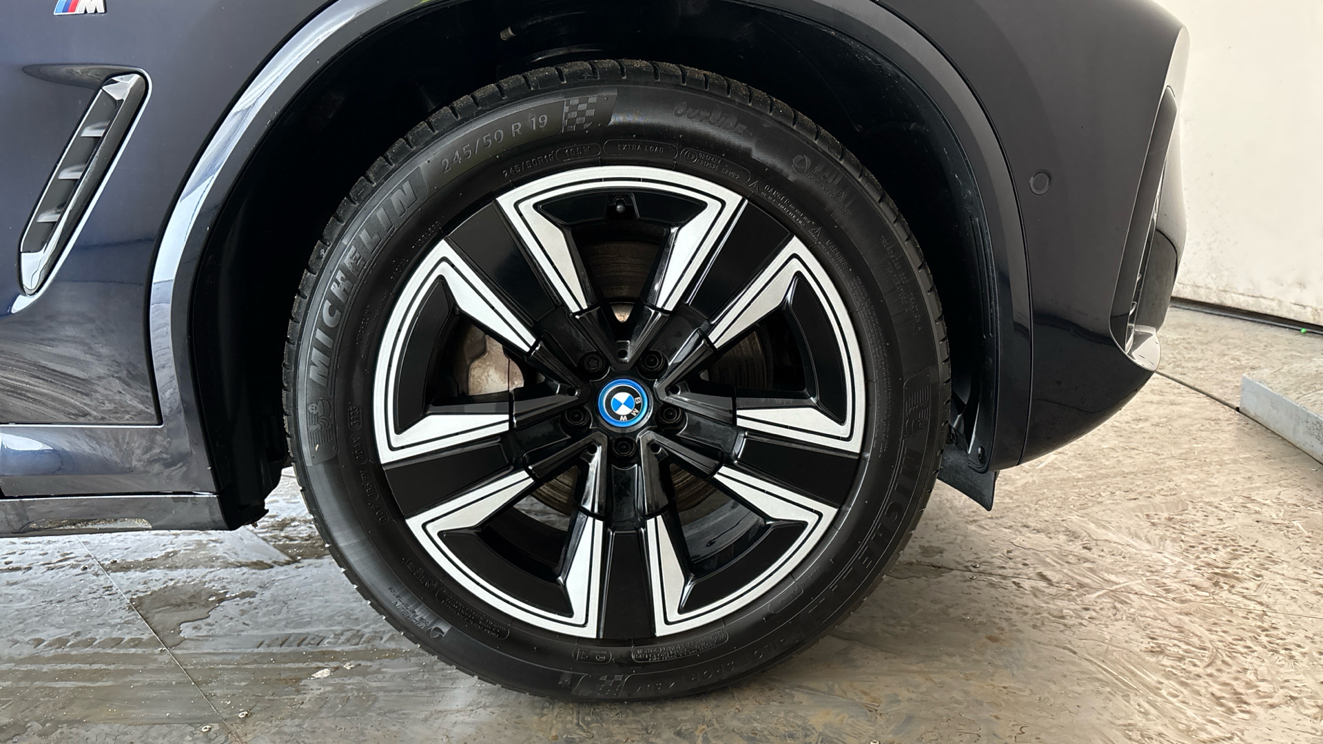 4020805 210kW M Sport 80kWh 5dr Auto