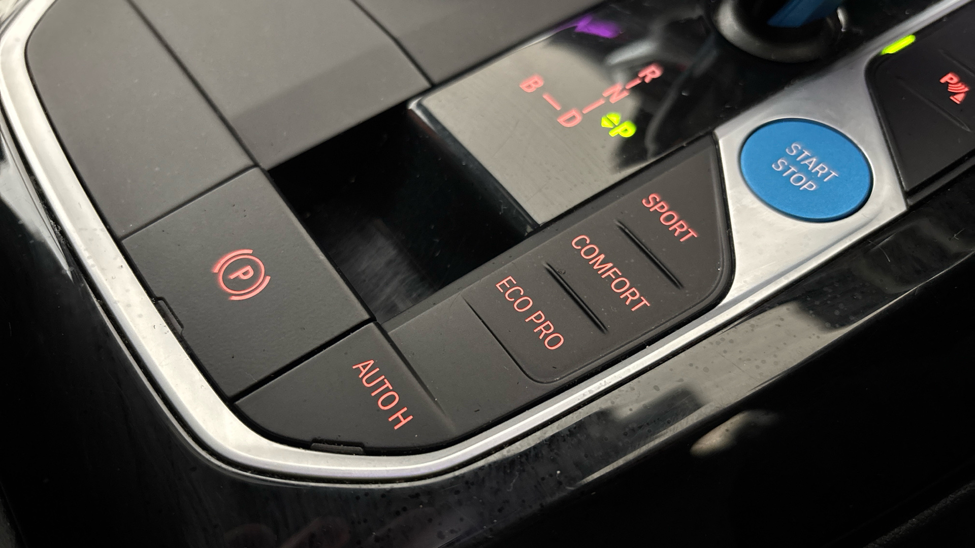 4020805 210kW M Sport 80kWh 5dr Auto