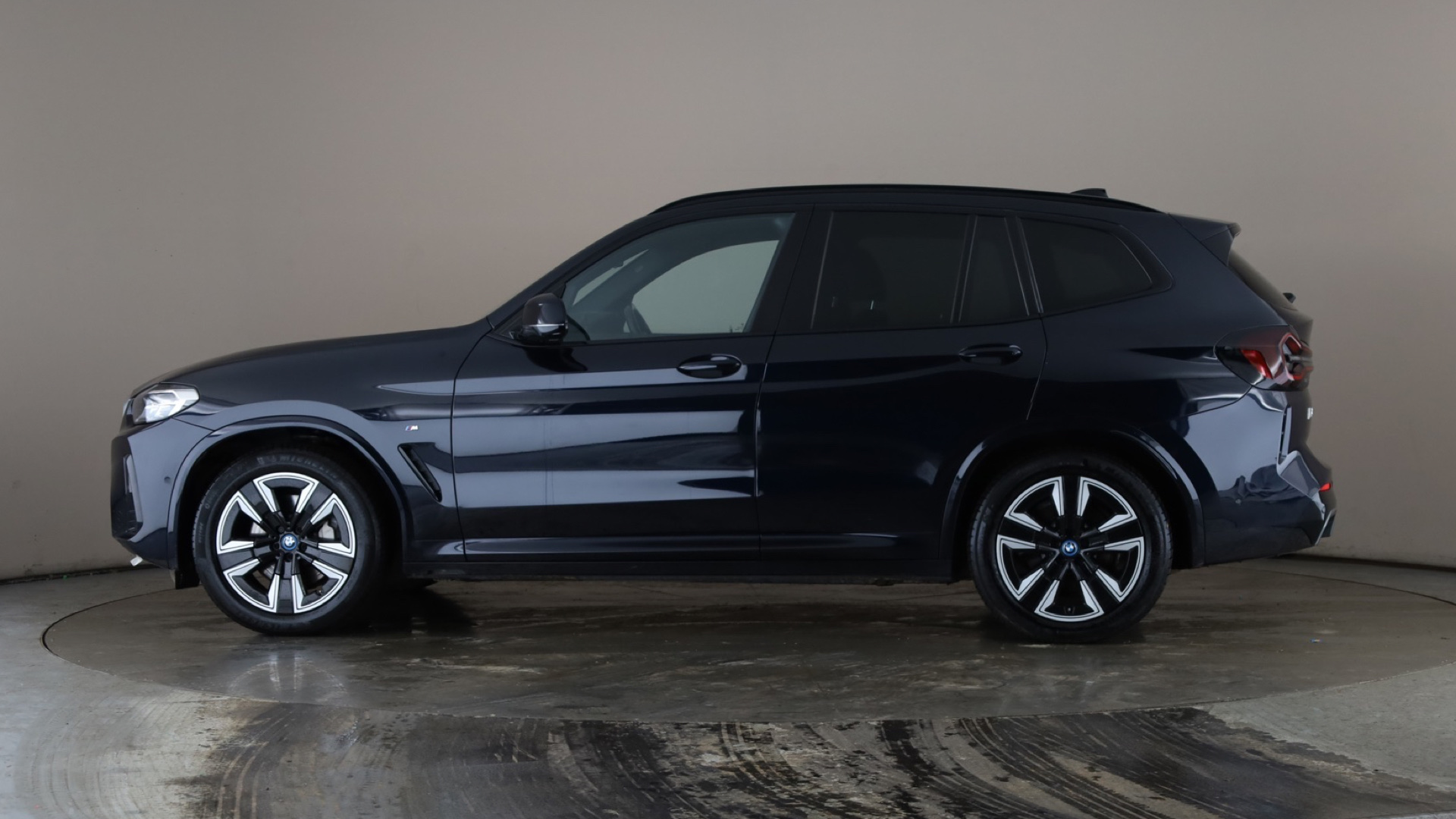 4020820 210kW M Sport 80kWh 5dr Auto