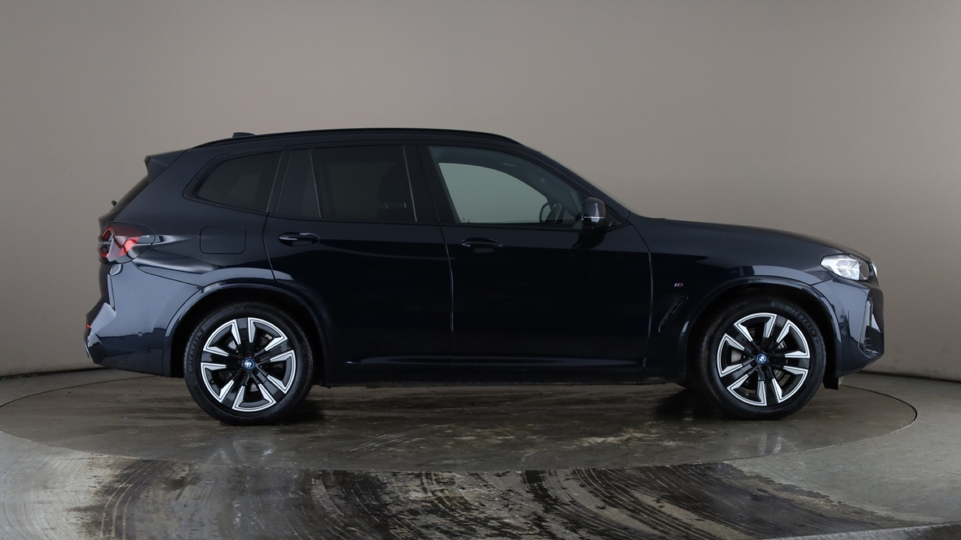 4020820 210kW M Sport 80kWh 5dr Auto