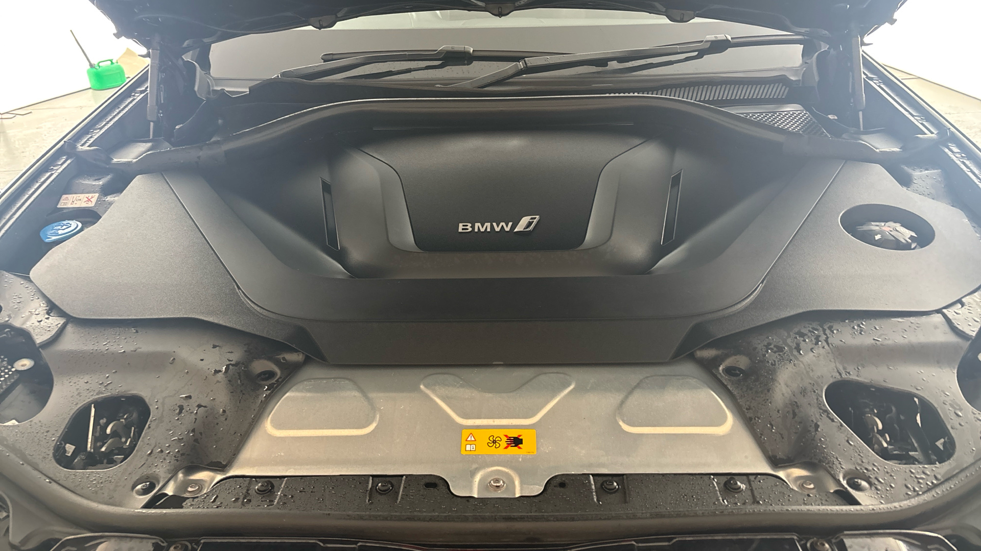 4020820 210kW M Sport 80kWh 5dr Auto