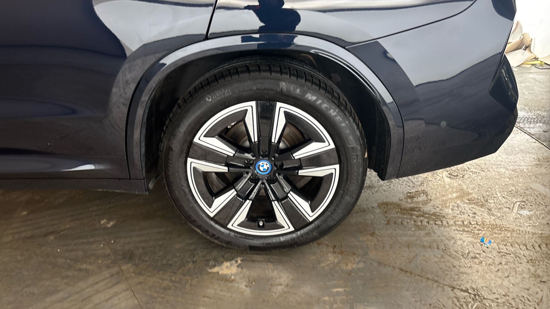 4020820 210kW M Sport 80kWh 5dr Auto