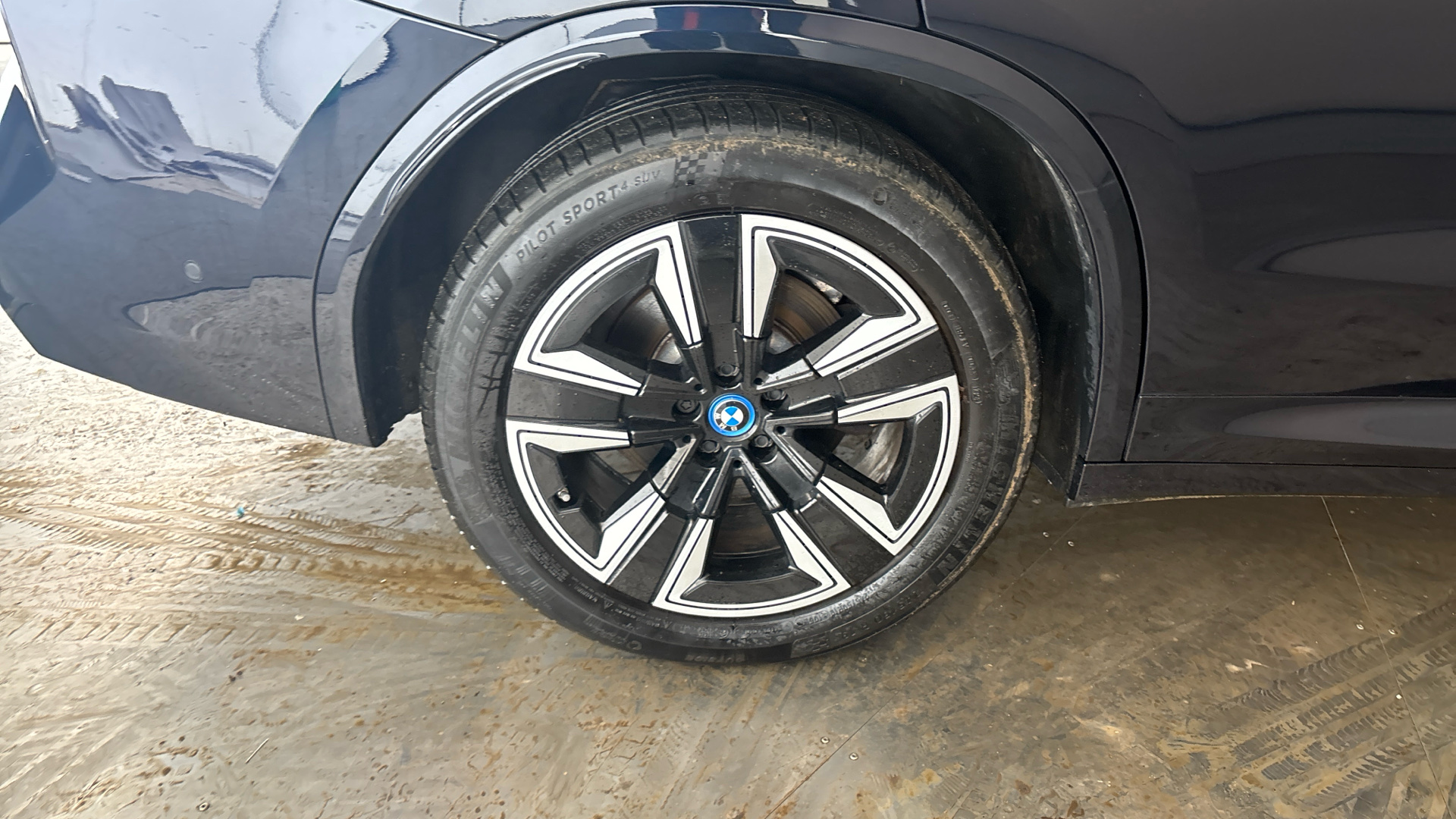 4020820 210kW M Sport 80kWh 5dr Auto